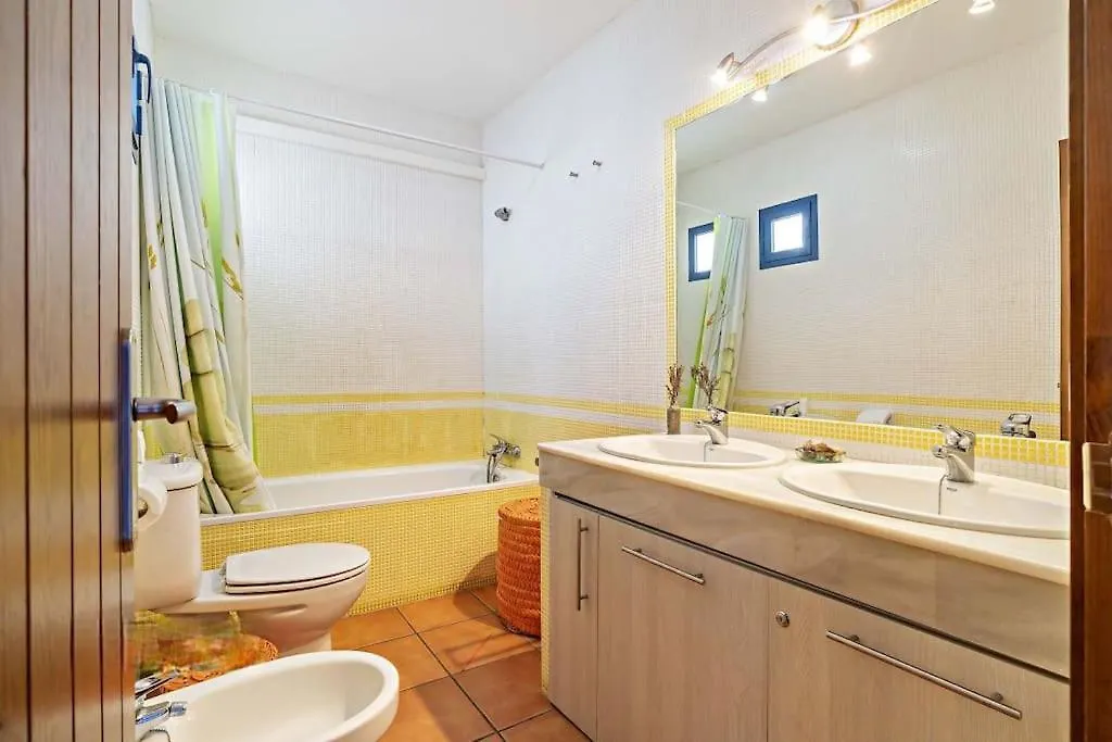 شقة لاس نيغراس  في Apartamento A 100 Metros De La Playa Con Garaje إسبانيا